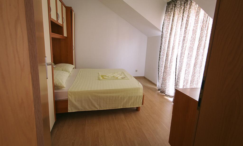 Apartments&Room Babic Kastela Ngoại thất bức ảnh