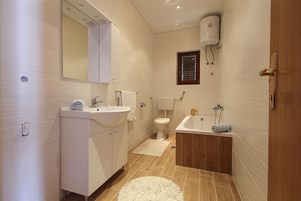 Apartments&Room Babic Kastela Ngoại thất bức ảnh