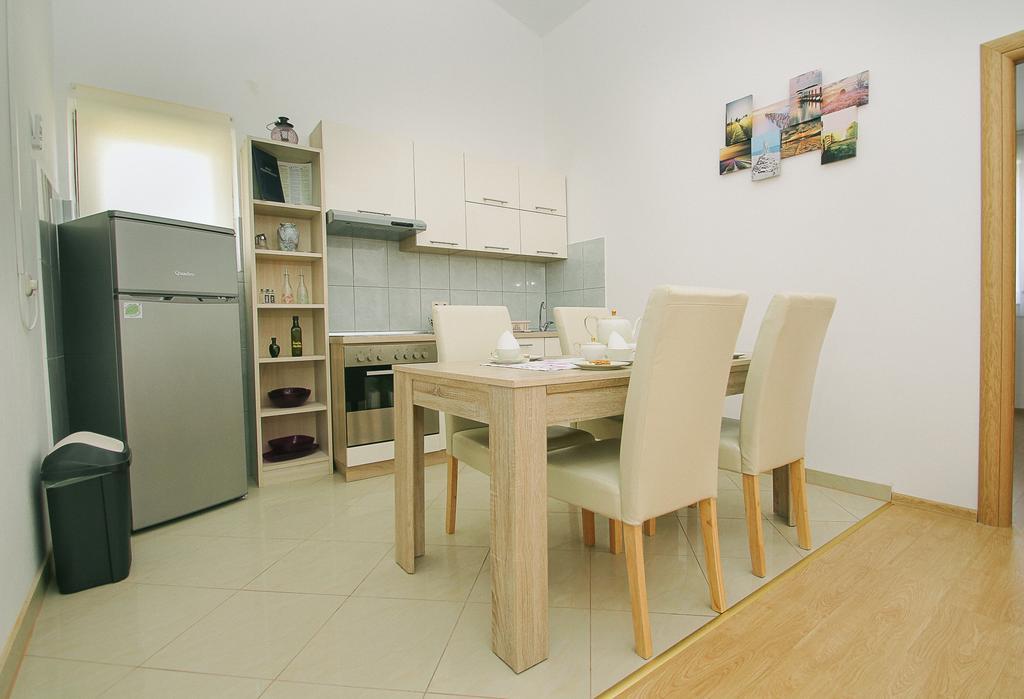 Apartments&Room Babic Kastela Ngoại thất bức ảnh